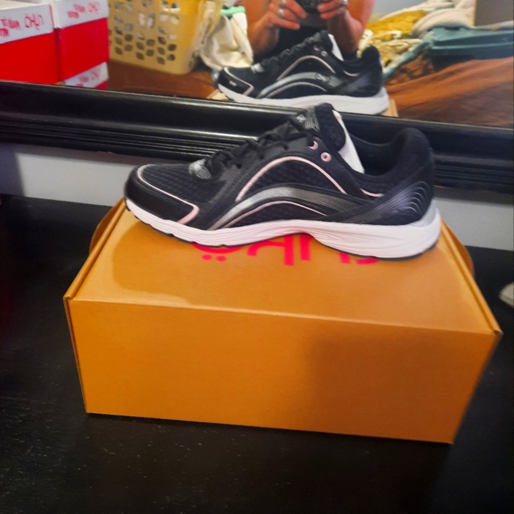 Ryka sky walk tennis shoes with memory foam